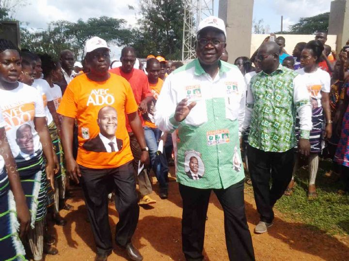 Le Directeur National de Campagne d’ADO, Ahoussou Jeannot en campagne présidentielle à Ouellé.